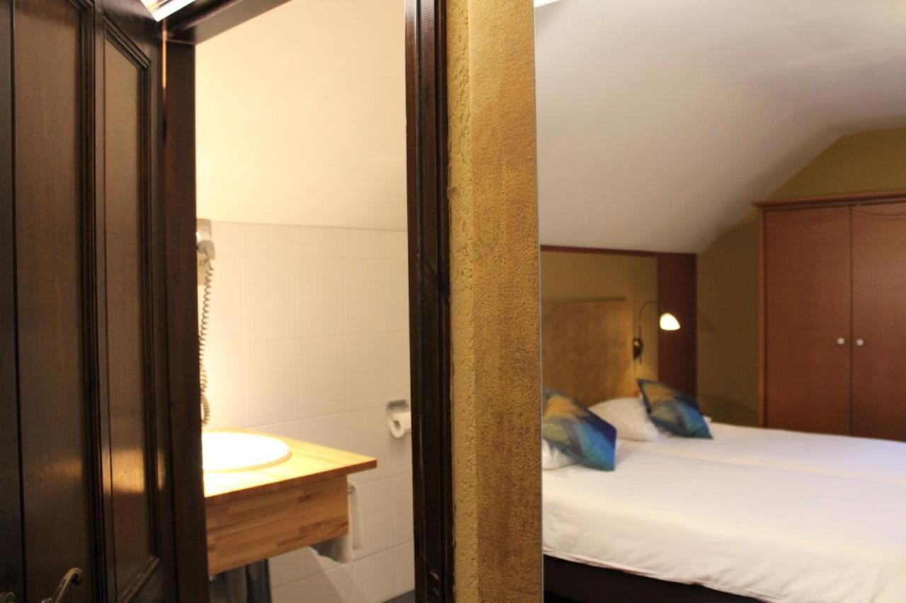 Hotel Restaurant De Roosterhoeve Roosteren ภายนอก รูปภาพ