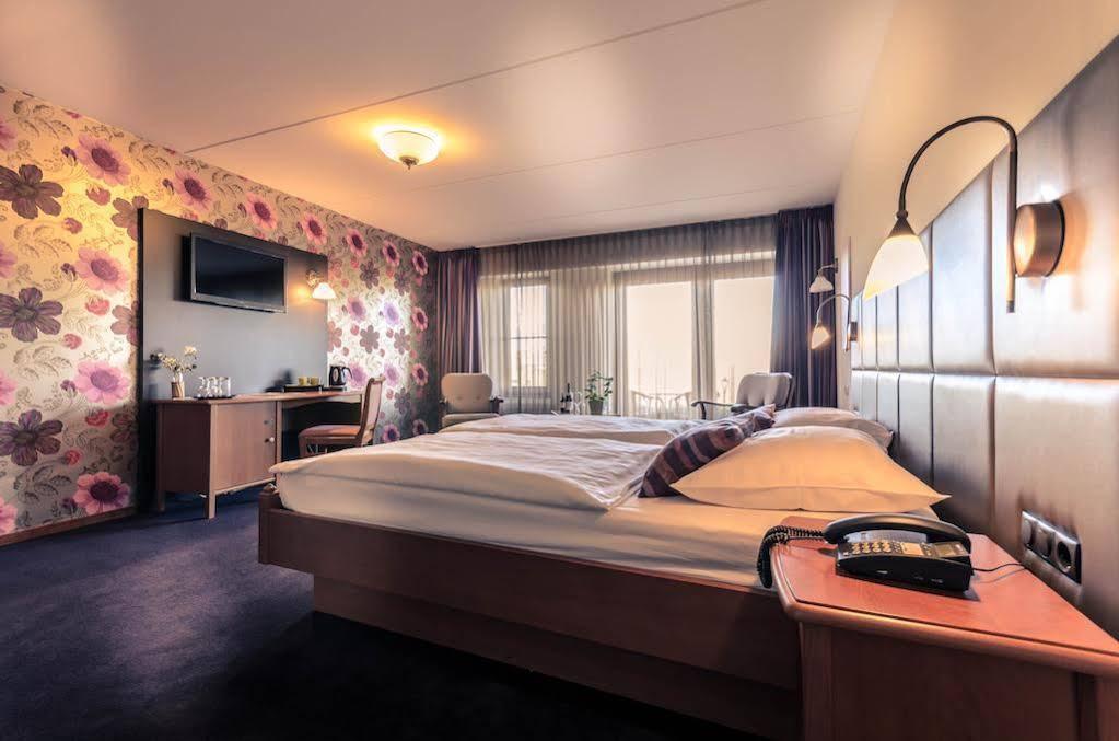 Hotel Restaurant De Roosterhoeve Roosteren ภายนอก รูปภาพ
